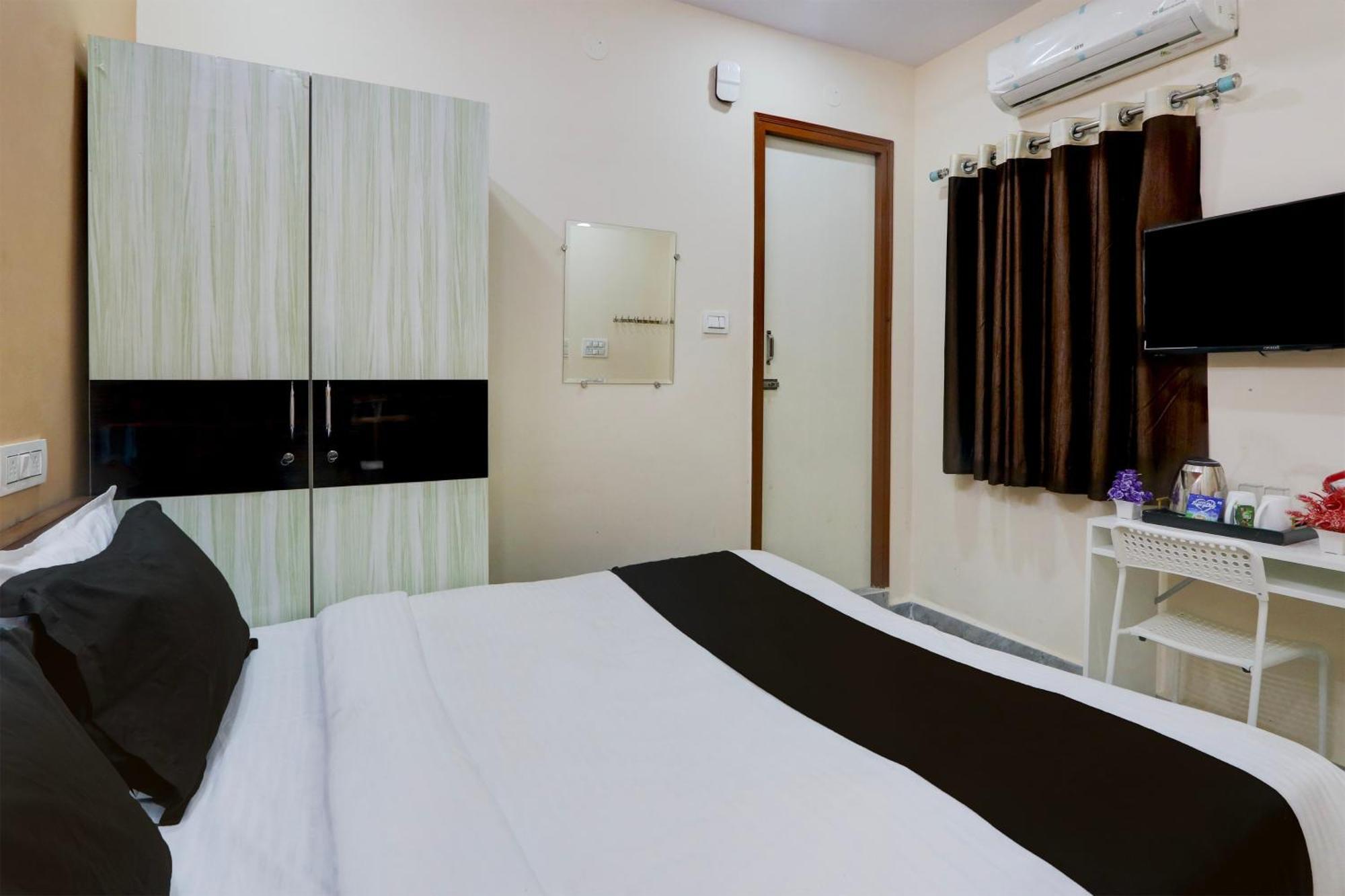 Collection O Sri Balaji Luxury Hotel