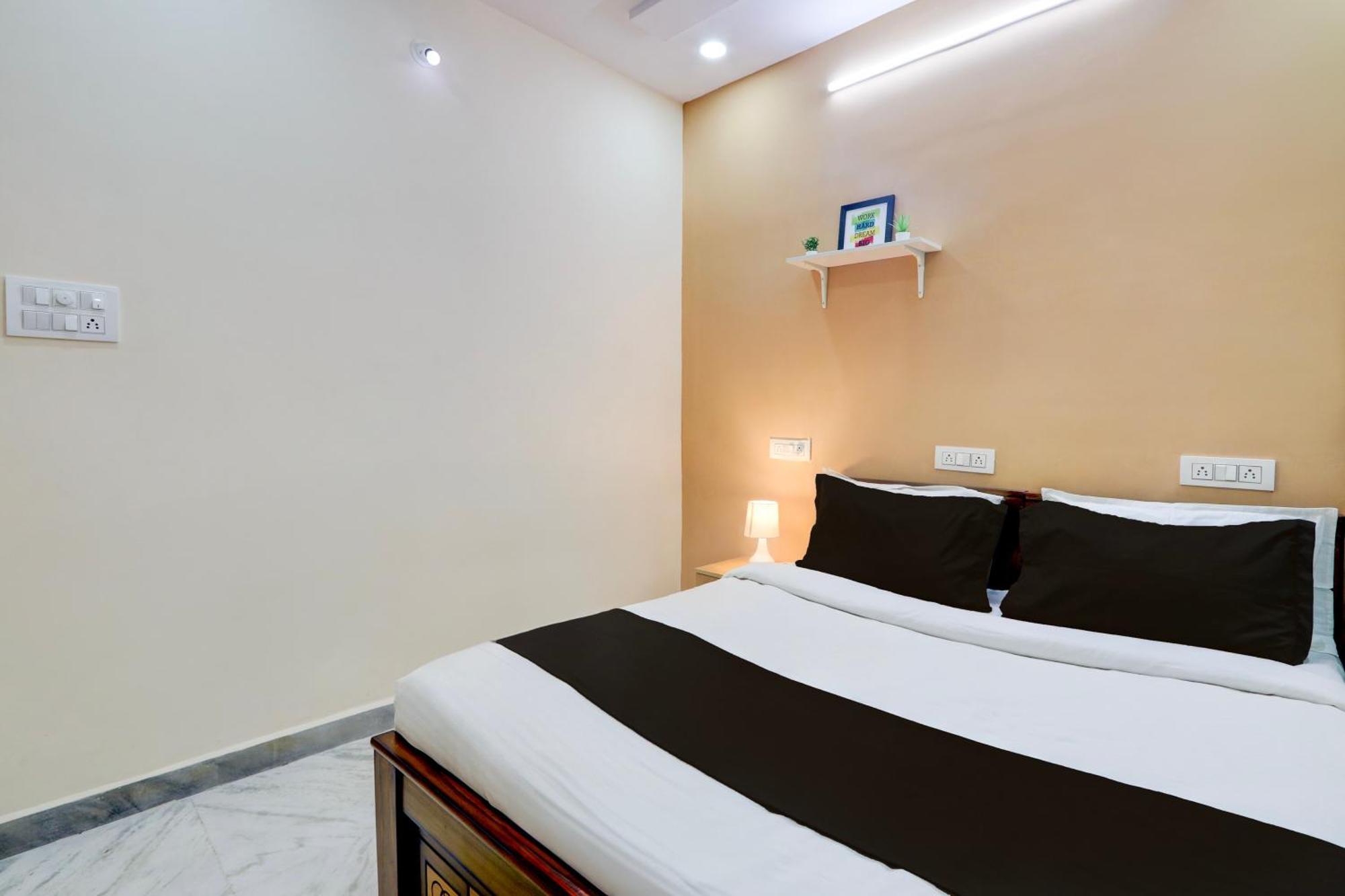 Collection O Sri Balaji Luxury Hotel